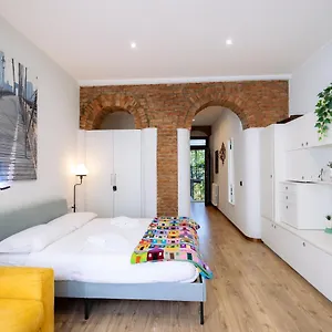 https://the-red-bricks-home.it-lombardy.com